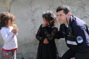 Bonzai kullanan anne babalarını ihbar ederek kurtardılar
