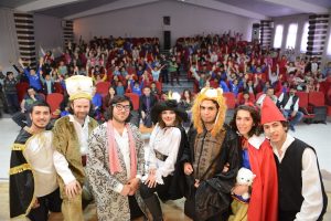 Eruhlu &ccedil;ocuklar Bursa'da '&Ccedil;izmeli Kedi' ile tanıştı