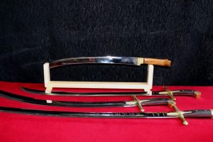 Bursalı bı&ccedil;ak&ccedil;ının yaptığı Diriliş Ertuğrul kılı&ccedil; ve baltaları yok satıyor