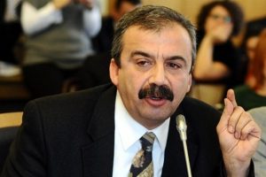HDP'li &Ouml;nder'in "Hepimiz geliyoruz" telefonu terletti