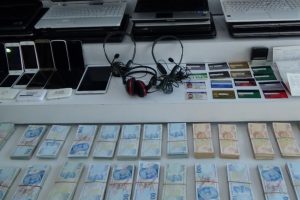 Vatandaşı dolandırdılar, l&uuml;ks yatta eğlence yaptılar