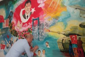 &Ouml;mer Halisdemir'in portresini okul duvarına resmetti