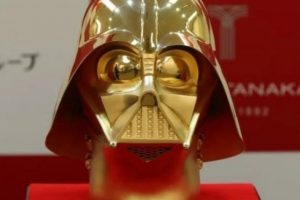 Saf altın Darth Vader maskesi 1,4 milyon dolardan satışta