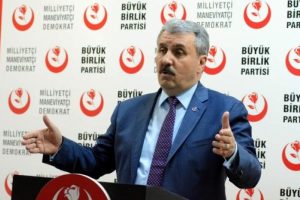 Destici: T&uuml;rkiye aleyhine el kaldırıyorsa vatan hainidir