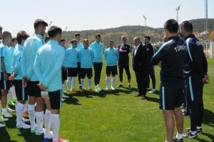 Terim ve D&uuml;r&uuml;st, gen&ccedil; millilerle bir araya geldi