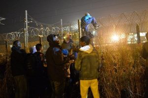 STK'lardan İngiliz h&uuml;k&uuml;metine 'm&uuml;lteci' &ccedil;ağrısı