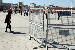 Taksim'de, 1 Mayıs g&uuml;venlik &ouml;nlemi hazırlıkları