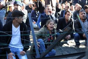 Bel&ccedil;ikalı vekil PKK'lı ter&ouml;ristlerle kol kola g&ouml;r&uuml;nt&uuml;lendi