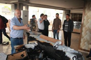 Hırsızlar et &ccedil;aldıkları lokantayı ateşe verdi