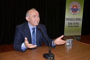 Şimşirgil Bursa'da gen&ccedil;lere Osmanlı'yı anlattı