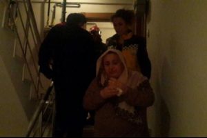 Anahtarlıktaki metal par&ccedil;a parmağına girdi