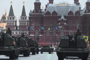 Rus tankları Kızıl Meydan'a indi