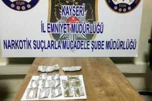 Kayseri'de uyuşturucu ticaretine 2 g&ouml;zaltı