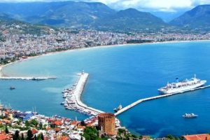 Antalya'da alkol yasağı tartışılıyor! Belediye'den ilk a&ccedil;ıklama