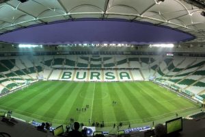 Bursasporlu taraftarlardan Galatasaray ma&ccedil;ına ilgi g&ouml;stermedi