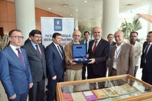 Bursa'da edebiyat d&uuml;nyası 'darbeleri' konuşuyor