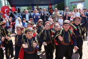 Bursa Hayvanat Bah&ccedil;esi'nde '23 Nisan' şenliği