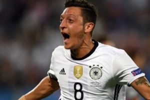 "&Ouml;zil de milli marşı s&ouml;ylesin" talebine tepki
