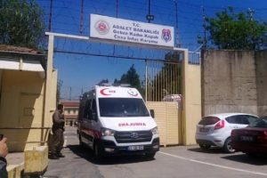 Kadın mahkum yatağını yaktı, 3 infaz koruma memuru dumandan etkilendi