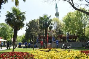 Bursa'da K&uuml;lt&uuml;rpark Camii yeniden vatandaşların ibadetine sunuldu