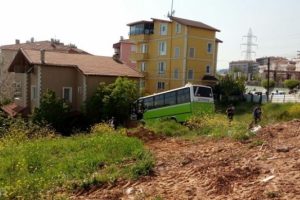 &Ouml;zel halk otob&uuml;s&uuml;n&uuml;n freni patladı!.. &Ccedil;ok sayıda yaralı var