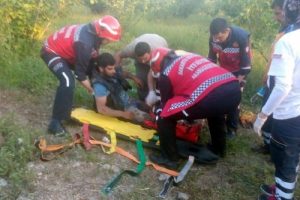 Toprak altında kalan iş&ccedil;i kurtarıldı