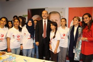 Bakan Soylu &ccedil;ocuklarla bir araya geldi
