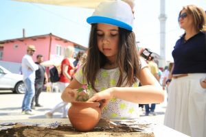 Sağlıklı gelecek i&ccedil;in tohumlar Bursa Nil&uuml;fer'de el değiştirdi