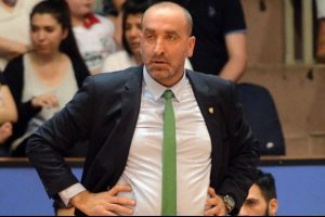 Bursaspor Baş Antren&ouml;r&uuml; Baş: "&Uuml;zg&uuml;n&uuml;z ama başımız dik"