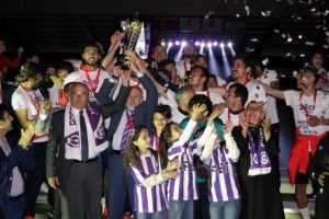 Afjet Afyonspor şampiyonluk kupasını aldı