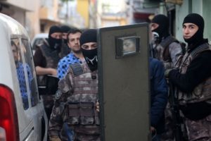 Adana'da 31 kişi yakalandı!