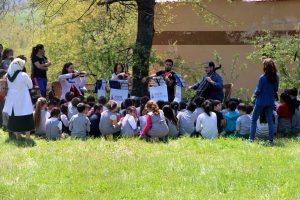 Bursa'da dağda orkestra kurup k&ouml;y &ccedil;ocuklarına konser verdiler