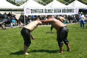 Bursa'da yağlı g&uuml;reşler nefes kesti