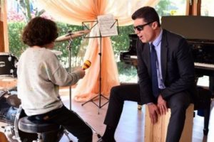 &Ouml;zcan Deniz'in dizide 'Hit The Road Jack' performansı