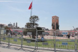 Taksim meydanı bariyerlerle kapatıldı