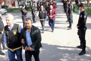 Bankaların a&ccedil;ığını bulan 20 dolandırıcı tutuklandı!