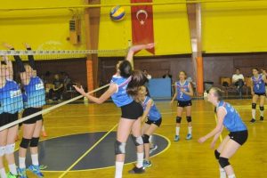 Bursa Nil&uuml;fer'in yıldızları namağlup şampiyon