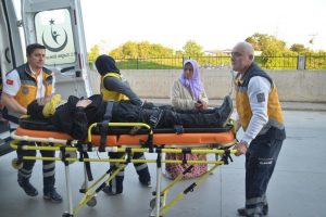 Cami duvarından d&uuml;şen &ccedil;ocuk yaralandı