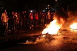 Mahalleli 'Suriyeliler Arap&ccedil;a k&uuml;fretti' deyip yol kesti