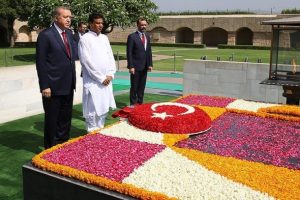 Erdoğan, Mahatma Gandhi Anıtı'nı ziyaret etti