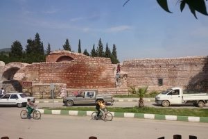 Bursa'da &ccedil;ocuklardan tehlikeli tırmanış