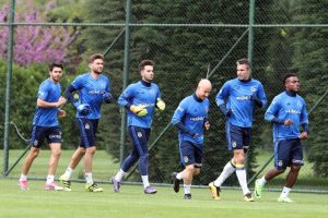 Fenerbah&ccedil;e derbi hazırlıklarına başladı