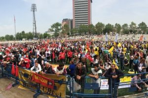 Bursa'daki 1 Mayıs kutlamalarında 3 bin 500 polis g&ouml;rev yaptı