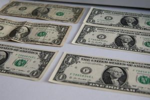Gizli kasadan 1 dolarlık 116 banknot &ccedil;ıktı