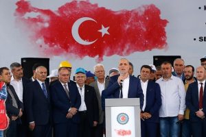 T&uuml;rk-İş 1 Mayıs'ı Ankara'da kutladı