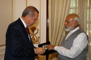 Erdoğan'a Hindistan'da anlamlı hediye