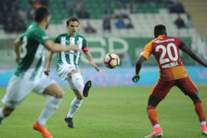 Bursaspor, Galatasaray'a farklı mağlup oldu