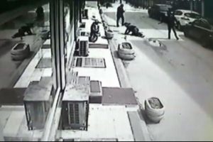 Silahlı saldırı kameralara yansıdı