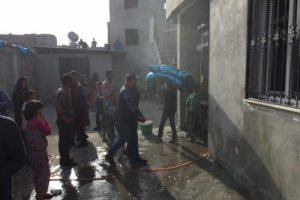 Sevgilisinin nikahsız eşini &ouml;ld&uuml;ren katil zanlısının evini kundakladılar