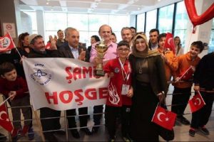 Enis, santra&ccedil;ta d&uuml;nya şampiyonu oldu